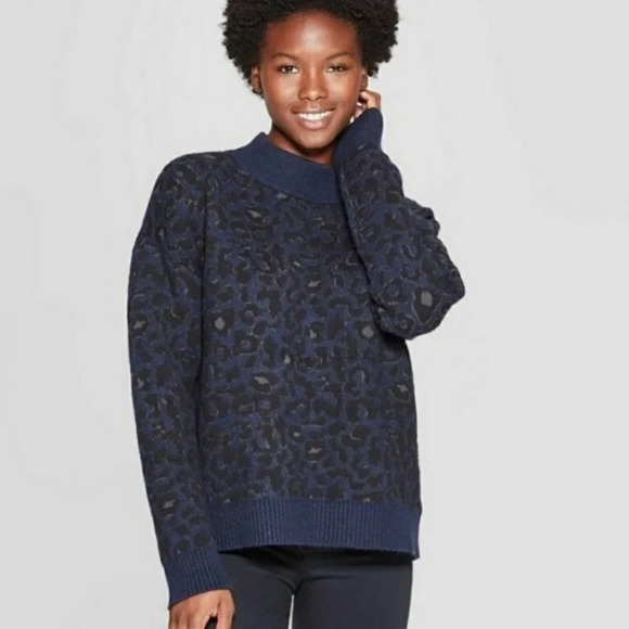 Universal Thread Women’s Blue Cheetah Print Sweater Size Medium - Picture 1 of 8